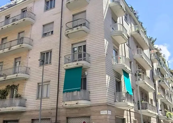 Monti San Salvario Nizza * تورينو
